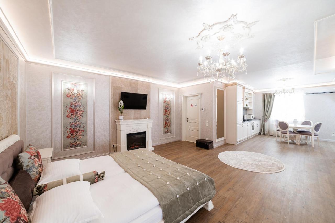 Vip Apartment On Duhnovicha Street .Free Parking. ウージュホロド エクステリア 写真