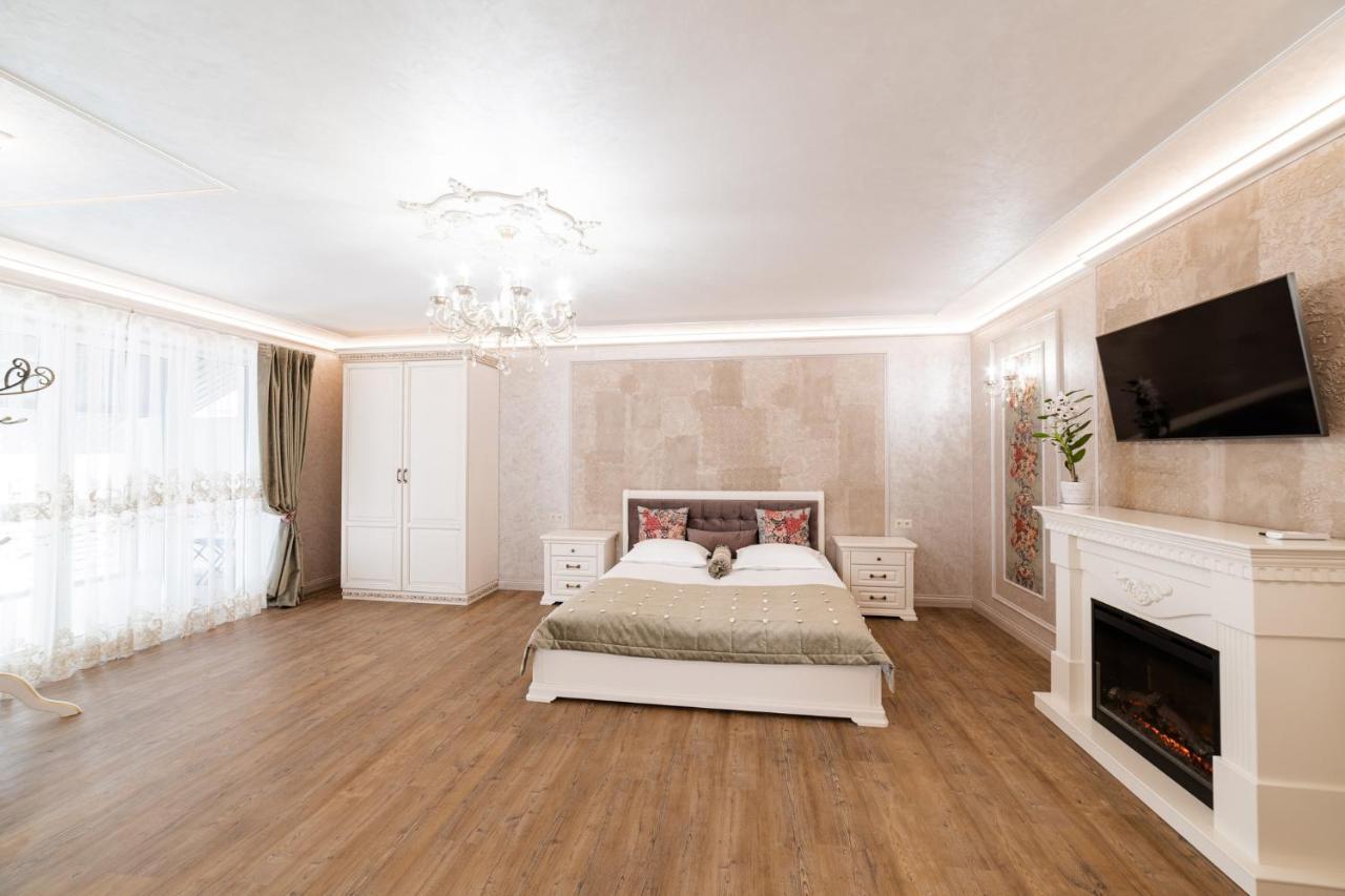 Vip Apartment On Duhnovicha Street .Free Parking. ウージュホロド エクステリア 写真