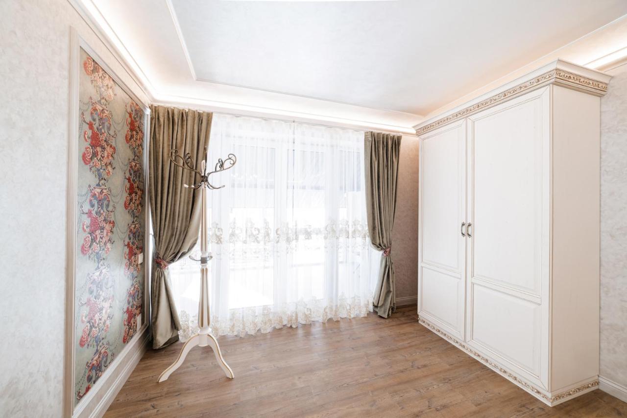 Vip Apartment On Duhnovicha Street .Free Parking. ウージュホロド エクステリア 写真
