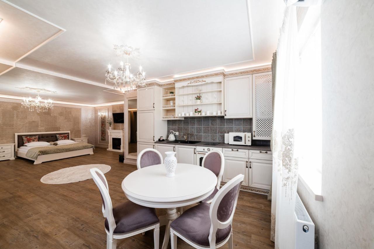 Vip Apartment On Duhnovicha Street .Free Parking. ウージュホロド エクステリア 写真